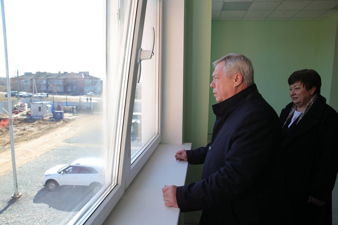 Губернатор проинспектировал строительство начальной школы в станице Красноярской Цимлянского района