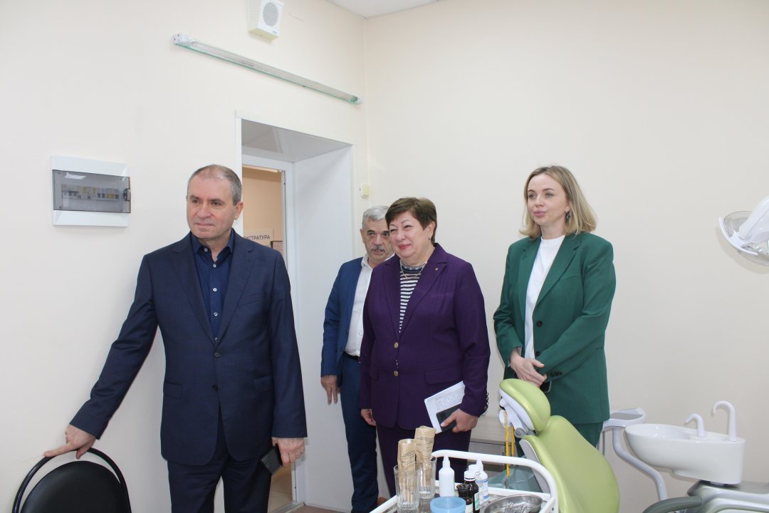 Обновленная амбулатория и новые благоустроенные территории: группа губернаторского контроля посетила Цимлянский район
